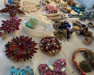 Vintage Brooches 