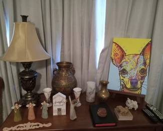 Lamp, Willow Tree angel, trio of angels, brass vase, Bible, collectibles 