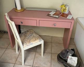 Manicure Table