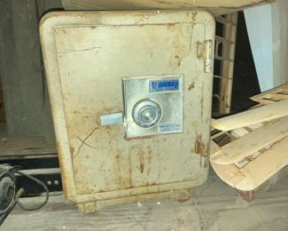 SMALL HEAVY SENTRY SAFE