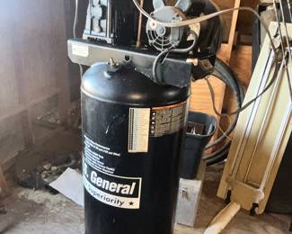 LARGE VERTICAL COMPRESSOR