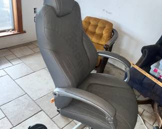 GREAT OFFICE CHAIR