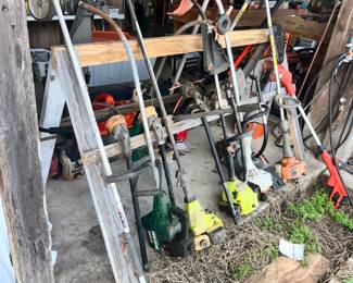 RACK FULL OF NICE STRING TRIMMERS