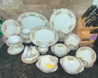 BEAUTIFUL SET OF EMICO FINE CHINA MADE IN JAPAN
