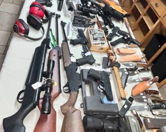 LONG TABLE LOADED WITH AIR RIFLES & AIR PISTOLS & ACCESSORIES