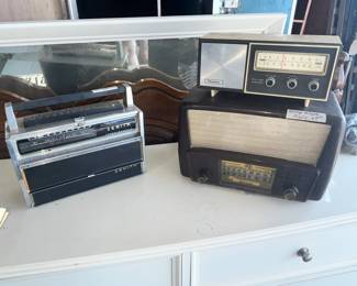 VINTAGE RADIOS