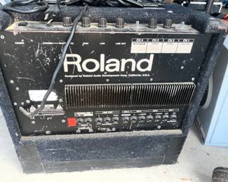ROLAND KC-300 KEYBOARD AMP