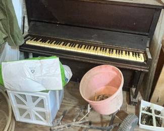 SMALL PIANO