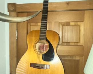 NICE 1968-69 YAMAHA FG-110 RED LABEL GUITAR