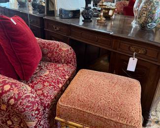 This is the other side of the partners desk, love the bamboo on this ottoman