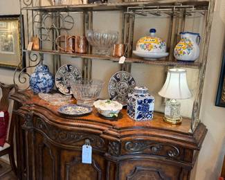 Great bar piece, or rack can be removed to use as a console