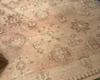 Large light pink rug in great condition