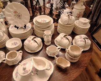 Hazel pattern dish set by Scio pottery co. Produced in the 1940s