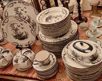 Black and white set of dishes Aux Au Province