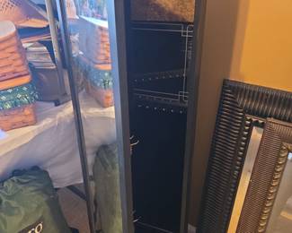 83Jan 26 2026 10 24pmdEwU