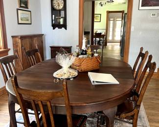 Antique Mahogany Table for 6 with 5 chairs with leather
