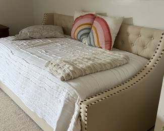 Twin daybed with trundle and mattress