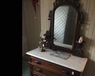 The smaller washboard in the earlier pictures match this piece!