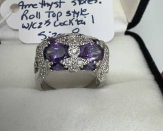 925 STERLING SILVER AND NATURAL AMETHYST DOME COCKTAIL RING. 