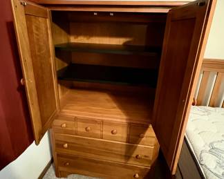 Wardrobe / armoire 
