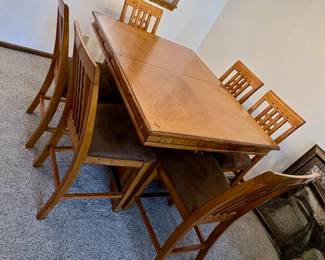 Dining room table with self-contained leaf and six chairs