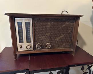 Mid-Century Zenith Long Distance Tube Radio