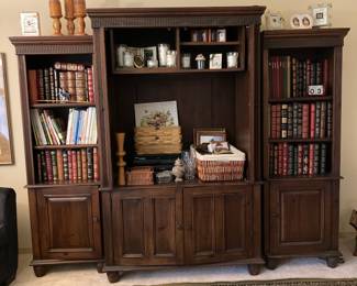 Traditional Style 3-Piece Solid Wood Wall Unit