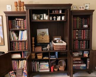 Traditional Style 3-Piece Solid Wood Wall Unit