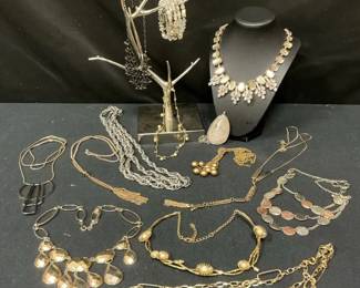 Jewelry Metal Tones Displays 