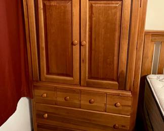 Wardrobe / armoire
