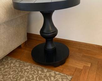 22" Round Pedestal End Tables (set of 2)