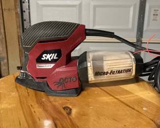 SKIL OCTO Disc Sander with Dust Management