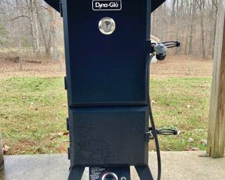 Dyna-Glo 784-Sq. in Black Gas Smoker
