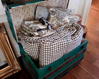Black and white French toile and plaid bedding set