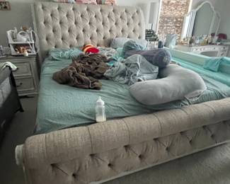 Regal! Handsome!! King Size Bed!!!