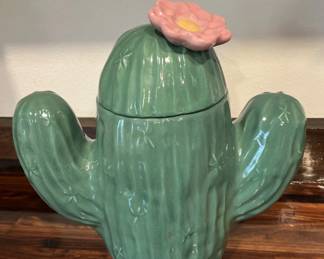 Vintage cactus cookie jar in excellent condition.  More pictures coming soon! 