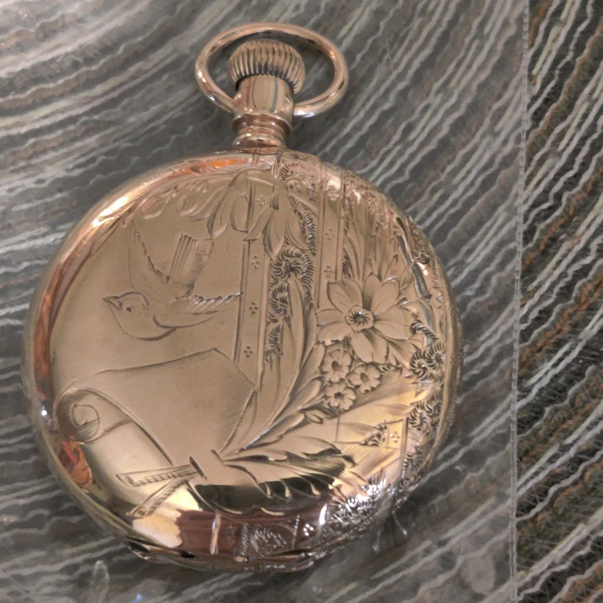 14k U.S. Assay Hunter Bird and Floral engraved case (non-working Elgin watch