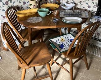 Kitchen Table w/ 4 Chairs-Excellent Condition
