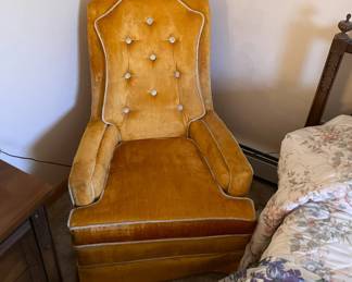 Tufted Highback Velvet Chair