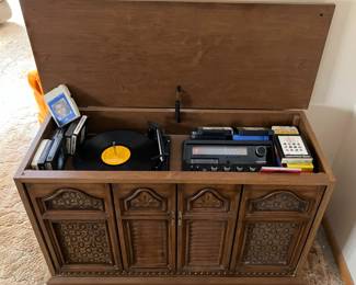 Sylvania 8 Trac, LP, AM/FM Stereo System; 