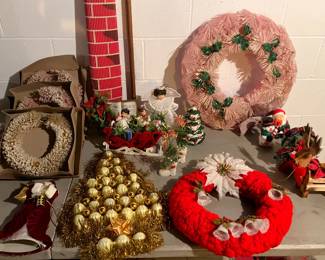 Vintage Xmas (Pink Bottlebrush Wreaths, tree toppers, candles etc...)