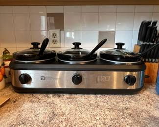 TRU Quart Triple Slow Cooker Server