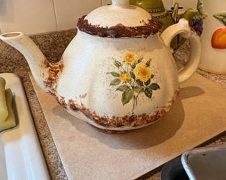 Vintage Arthur Wood Teapot with Yellow Roses