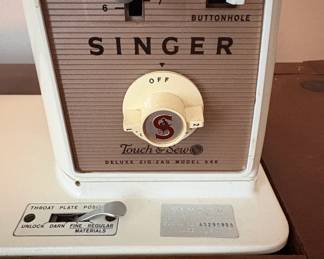 Singer Touch Sew Deluxe ZigZag Model Sewing Machine with Cabinet fifth image