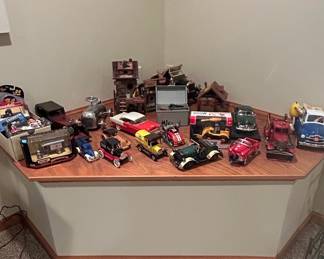 Collection of DieCast Model Cars, including Franklin Mint, and Diorama Buildings