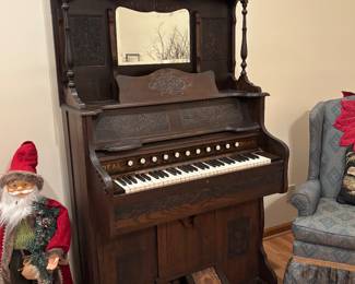 Gorgeous Antique Oak Pump Organ