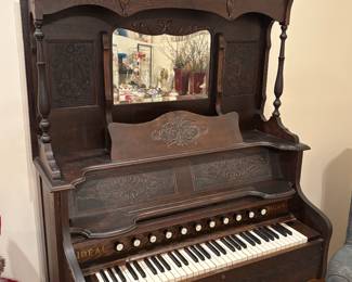 Gorgeous Antique Oak Pump Organ
