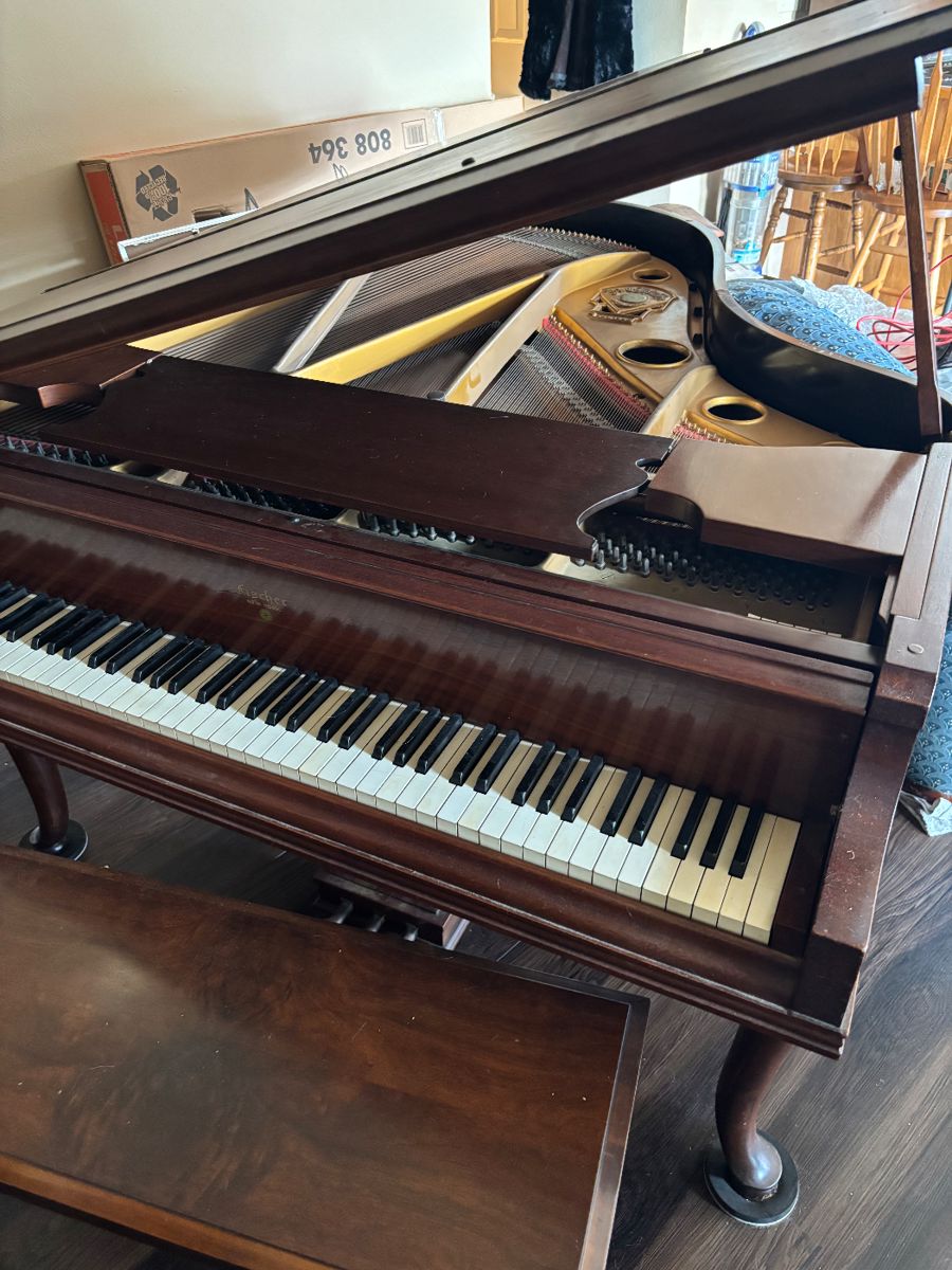 baby grand piano