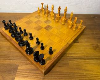 Light wood chess set