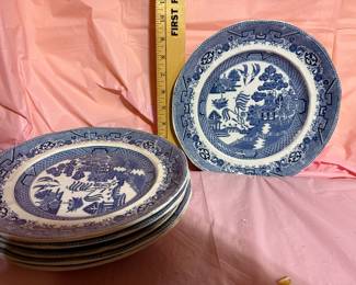 Blue Willow Plate Set $10.00